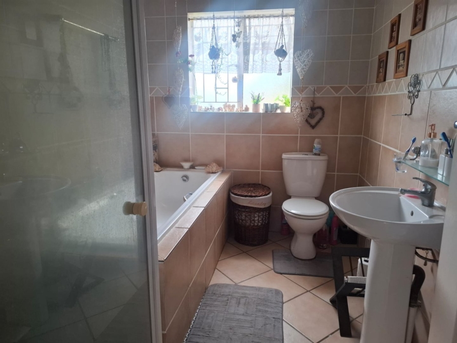 2 Bedroom Property for Sale in Wilkoppies North West